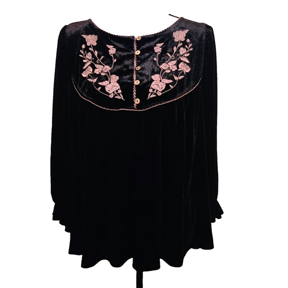 Umgee USA Embroidered Floral Velvet Top Blouse Black M runs large Boho - Picture 3 of 12